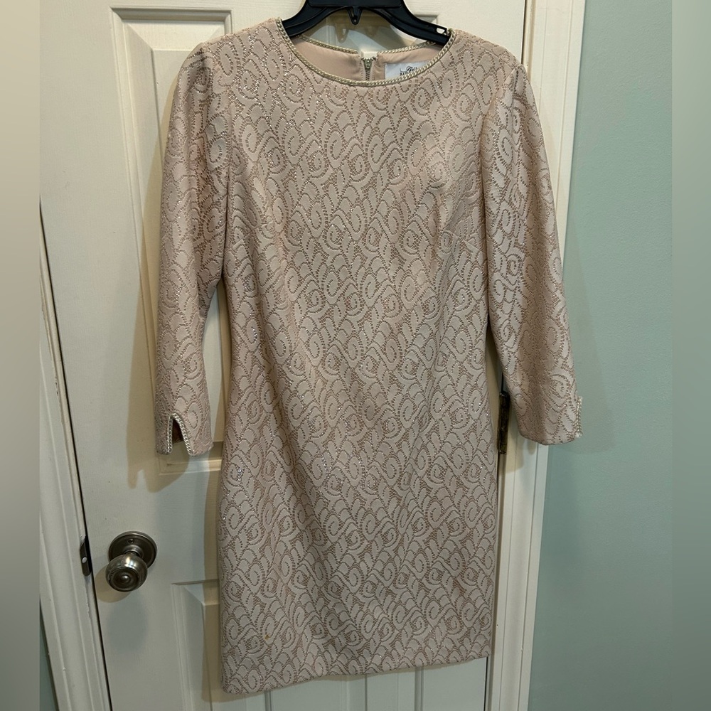 Belle Bagdley Mischka cocktail dress size 4 champagne color rose gold 3/4 sleeve